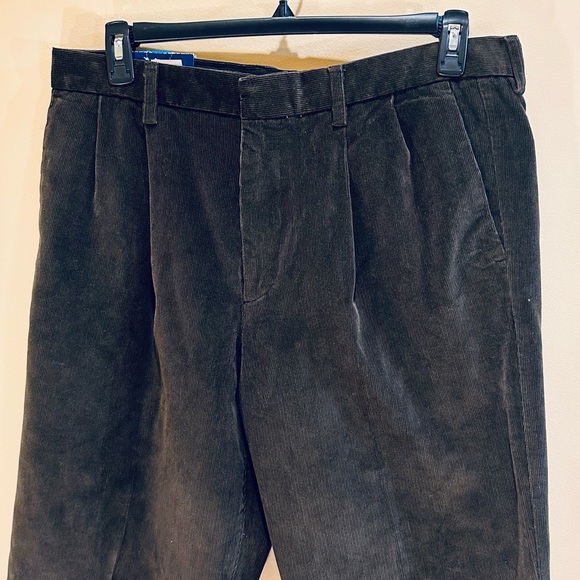 🌟2xHP🌟Dockers Dark Green Plush Corduroys Pleated Cuffed Relaxed Fit 36 x 32 - Picture 3 of 8